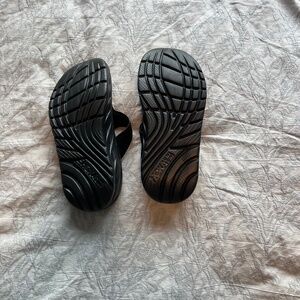 Hoka recovery sandals size 9